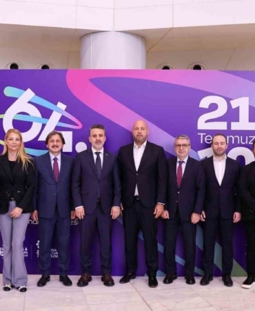 BURSA’NIN EN KÖKLÜ KÜLTÜR VE SANAT ORGANİZASYONLARINDAN BİRİ OLAN ULUSLARARASI BURSA FESTİVALİ, BU YIL 64’ÜNCÜ KEZ SANATSEVERLERLE BULUŞMAYA HAZIRLANIYOR.