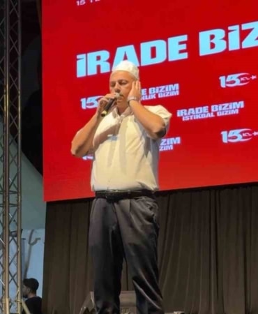 BURSA'DA 15 TEMMUZ DEMOKRASİ VE MİLLİ BİRLİK GÜNÜ'NÜN 10. YIL DÖNÜMÜ DOLAYISIYLA YÜRÜYÜŞ VE ANMA PROGRAMI SELALAR SONRASI UĞUR IŞILAK KONSERİYLE SON BULDU.