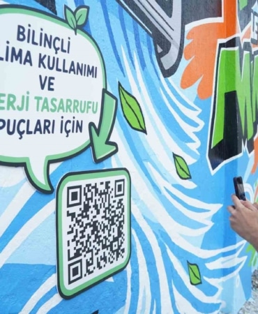 GÜNEY MARMARA’DA 5 MİLYONDAN FAZLA KİŞİYE ELEKTRİK DAĞITIM HİZMETİ SUNAN UEDAŞ, SADECE ELEKTRİK DAĞITIM HİZMETLERİYLE DEĞİL, TOPLUMSAL FAYDA PROJELERİYLE DE ÖNE ÇIKIYOR. UEDAŞ, ELDER’İN ÖNCÜLÜĞÜNDE YÜRÜTÜLEN "#24DERECEİLEMÜMKÜN" FARKINDALIK KAMPANYASINA "TRAFOLAR KONUŞUYOR" PROJESİYLE DESTEK VERDİ.