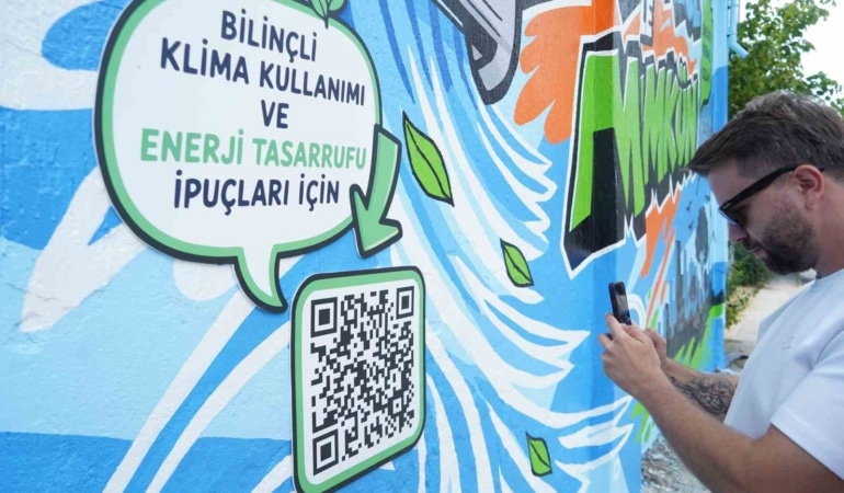 GÜNEY MARMARA’DA 5 MİLYONDAN FAZLA KİŞİYE ELEKTRİK DAĞITIM HİZMETİ SUNAN UEDAŞ, SADECE ELEKTRİK DAĞITIM HİZMETLERİYLE DEĞİL, TOPLUMSAL FAYDA PROJELERİYLE DE ÖNE ÇIKIYOR. UEDAŞ, ELDER’İN ÖNCÜLÜĞÜNDE YÜRÜTÜLEN "#24DERECEİLEMÜMKÜN" FARKINDALIK KAMPANYASINA "TRAFOLAR KONUŞUYOR" PROJESİYLE DESTEK VERDİ.
