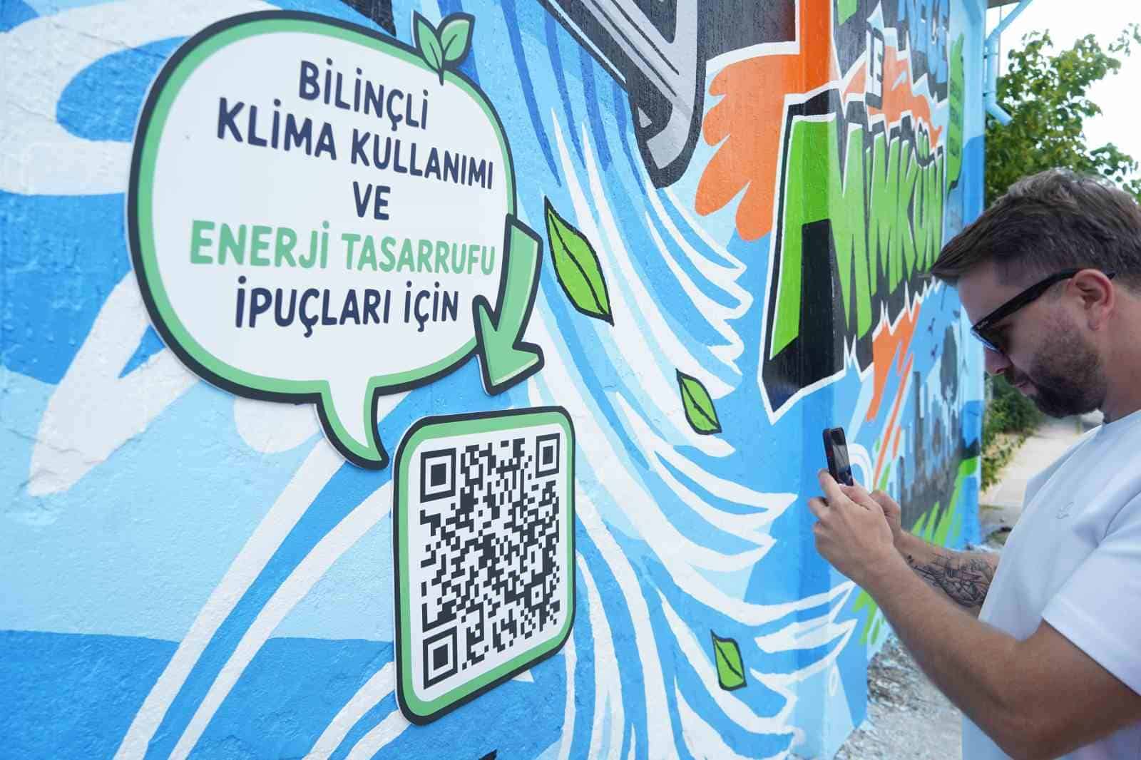 GÜNEY MARMARA’DA 5 MİLYONDAN FAZLA KİŞİYE ELEKTRİK DAĞITIM HİZMETİ SUNAN UEDAŞ, SADECE ELEKTRİK DAĞITIM HİZMETLERİYLE DEĞİL, TOPLUMSAL FAYDA PROJELERİYLE DE ÖNE ÇIKIYOR. UEDAŞ, ELDER’İN ÖNCÜLÜĞÜNDE YÜRÜTÜLEN "#24DERECEİLEMÜMKÜN" FARKINDALIK KAMPANYASINA "TRAFOLAR KONUŞUYOR" PROJESİYLE DESTEK VERDİ.