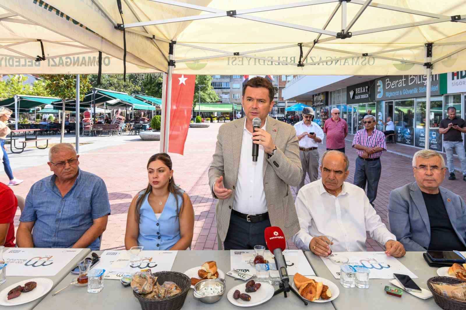 OSMANGAZİ BELEDİYE BAŞKANI ERKAN AYDIN, MAHALLE BULUŞMALARINA BİR YENİSİNİ DAHA EKLEYEREK DEMİRTAŞ MAHALLESİ’NDE DÜZENLENEN KAHVALTI PROGRAMINDA VATANDAŞLARLA BİR ARAYA GELDİ.