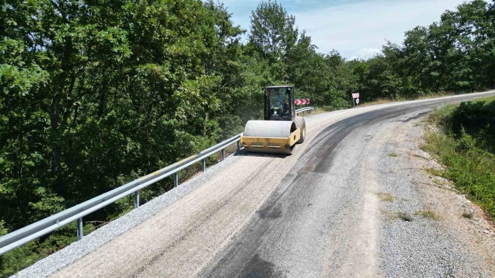 BURSA BÜYÜKŞEHİR BELEDİYESİ, 17 İLÇEDE SÜRDÜRDÜĞÜ YOL YENİLEME ÇALIŞMALARI KAPSAMINDA İZNİK’TE ULAŞIMI GÜVENLİ VE KONFORLU KILACAK YATIRIMLARINA DEVAM EDİYOR.