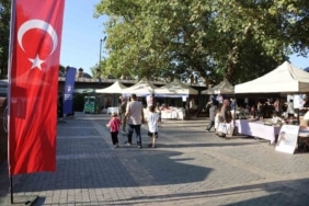 BURSA BÜYÜKŞEHİR BELEDİYESİ'NİN KADINLARIN EKONOMİK VE SOSYAL HAYATA KATILIMINI GÜÇLENDİRMEK AMACIYLA DÜZENLEDİĞİ "MEYDAN KADINLARIN" DAYANIŞMA PAZARI, VATANDAŞLARDAN YOĞUN İLGİ GÖRDÜ.