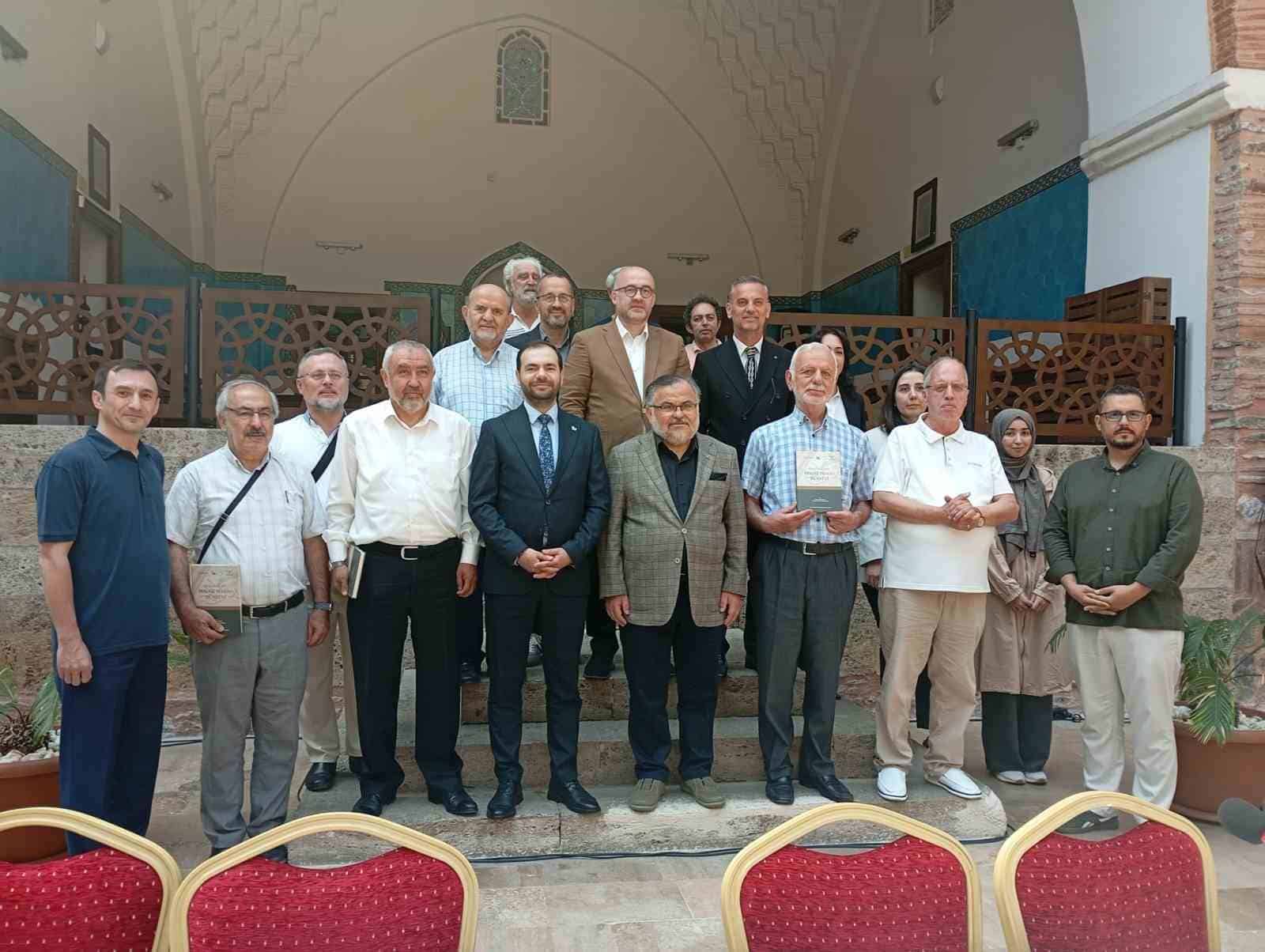 BURSA ESKİŞEHİR BİLECİK KALKINMA AJANSI (BEBKA), İSMAİL HAKKI BURSEVÎ’NİN VEFATININ 300. YILI ANISINA HAZIRLANAN "BURSA’NIN KUTBU İSMAİL HAKKI BURSEVÎ" ADLI ESERİ, TARİHİ MURADİYE MEDRESESİ’NDE DÜZENLENEN TANITIM TOPLANTISIYLA KAMUOYUNA TANITTI.