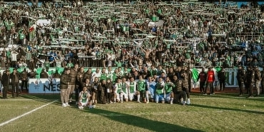 BURSASPOR'UN, UKRAYNA TEMSİLCİSİ SHAKHTAR DONETSK İLE OYNAYACAĞI HAZIRLIK MAÇI ÖNCESİ YEŞİL-BEYAZLI TARAFTARLAR BİLETLERE YOĞUN İLGİ GÖSTERDİ. KOMBİNE SAHİPLERİNE TANINAN ÖNCELİKLİ SATIŞ DÖNEMİNDE 15 BİN 230 BİLET SATILDI.