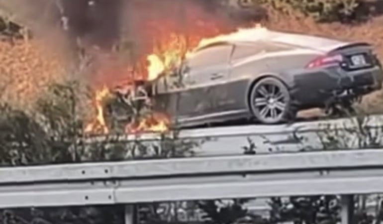 OTOMOBİL ALEV ALEV YANDI
