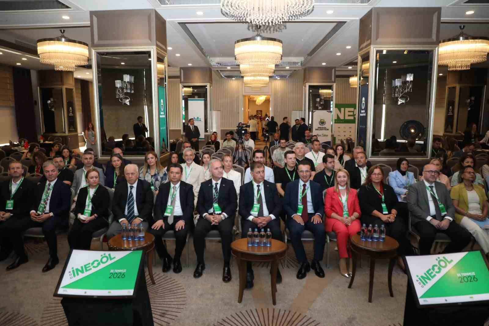 ÇEVRE VE İKLİM KONUSUNDA ORTAYA KOYDUĞU PROJELER VE BU ALANDAKİ VİZYONUYLA ÖNE ÇIKAN İNEGÖL BELEDİYESİ ÖNCÜLÜĞÜNDE İNEGÖL, ÖZEL BİR ORGANİZASYONA EV SAHİPLİĞİ YAPTI. COP İNEGÖL İKLİM DEĞİŞİKLİĞİ YEREL TARAFLAR KONFERANSI, SAĞLIKLI KENTLER BİRLİĞİ İŞ BİRLİĞİNDE İNEGÖL’DE GERÇEKLEŞTİRİLDİ.