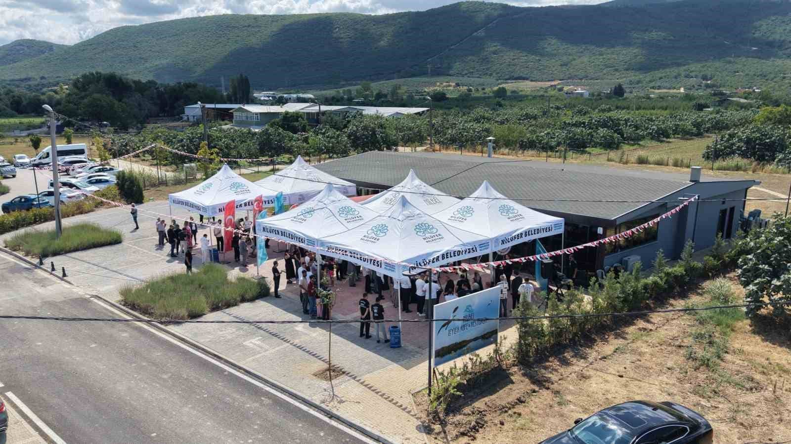 NİLÜFER BELEDİYESİ’NİN FADILLI MAHALLESİ’NE KAZANDIRDIĞI NİLBEL LEYLEK KAFE & RESTORAN DÜZENLENEN TÖRENLE HİZMETE GİRDİ. AÇILIŞTA KONUŞAN NİLÜFER BELEDİYE BAŞKANI ŞADİ ÖZDEMİR, BÖLGEDE TARIM VE TURİZMİ BÜTÜNLEŞTİREN BİR ANLAYIŞLA SÜRDÜRÜLEBİLİR KIRSAL KALKINMAYI HEDEFLEDİKLERİNİ SÖYLEDİ.