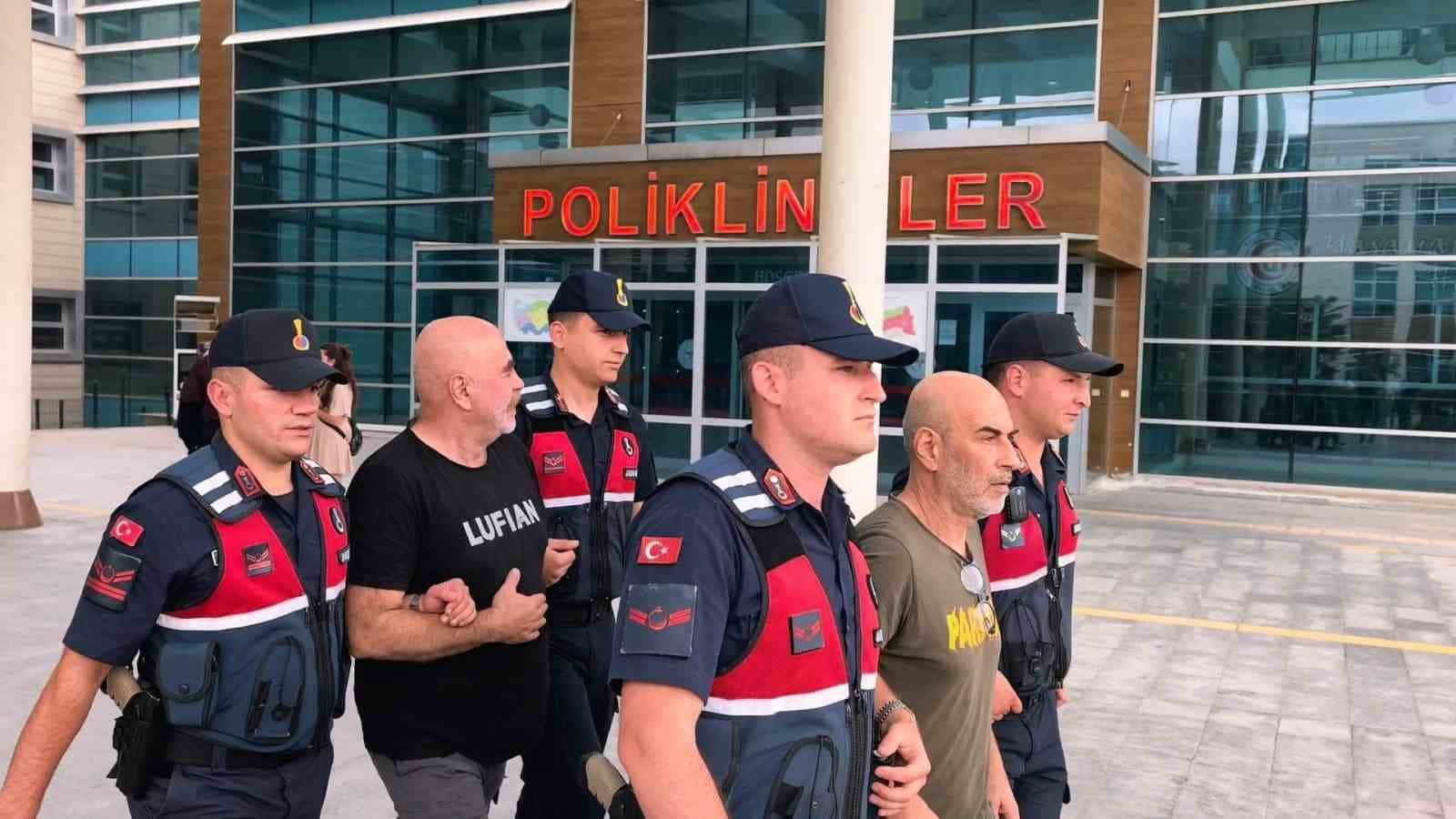 YÖNETMEN EZEL AKAY’A (ARKADA) ADLİ KONTROL ŞARTI UYGULANDI, KARDEŞİ (ÖNDE) TUTUKLANDI (ARŞİV)