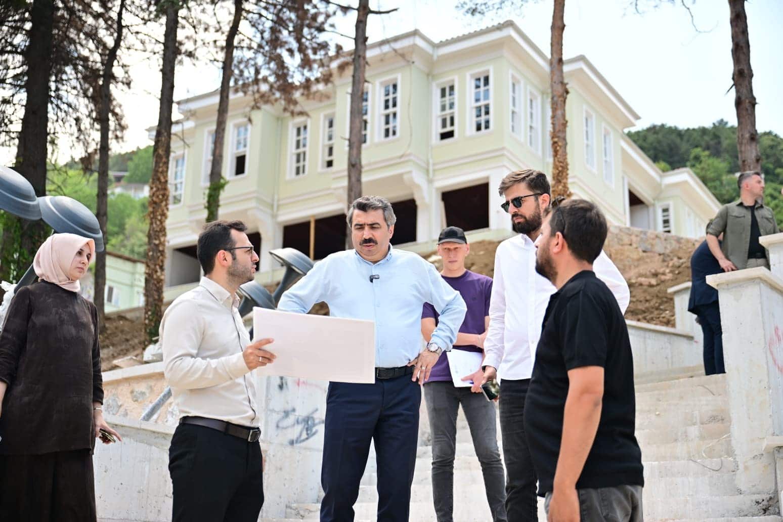 YILDIRIM BELEDİYESİ’NİN, TARİHİ DOKUSU VE DOĞAL ALANLARIYLA İLÇENİN EN KIYMETLİ BÖLGELERİNDEN BİRİ OLAN MOLLAARAP’I CAZİBE MERKEZİNE DÖNÜŞTÜRMEK İÇİN BAŞLATTIĞI ÇALIŞMALAR ARALIKSIZ SÜRÜYOR.