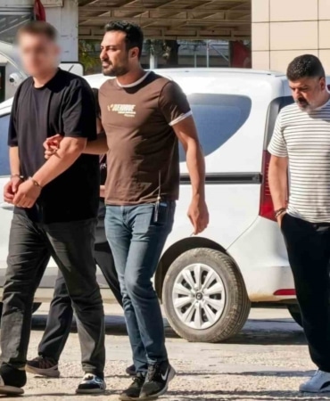 EMNİYETTEKİ İŞLEMLERİ TAMAMLANAN ŞÜPHELİ, ADLİYEYE SEVK EDİLDİ.