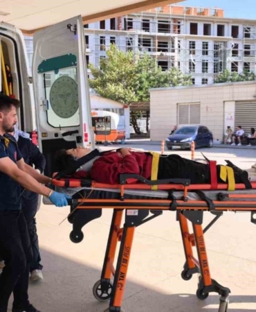 BURSA’NIN İNEGÖL İLÇESİNDE KONTROLDEN ÇIKAN MOTOSİKLETİN DERE YATAĞINA UÇTUĞU KAZADA SÜRÜCÜ YARALANDI.