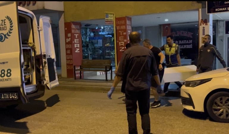 BURSA’DA 2 ÇOCUK ANNESİ KADIN EVDE BAŞINDAN VURULMUŞ HALDE BULUNDU : 1 GÖZALTI
