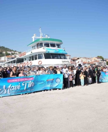 YILDIRIM BELEDİYESİ’NİN İLÇEDE YAŞAYAN KADINLARA ÖZEL OLARAK DÜZENLEDİĞİ ÜCRETSİZ MAVİ TUR SEFERLERİ, NEŞELİ GÖRÜNTÜLERLE BAŞLADI.