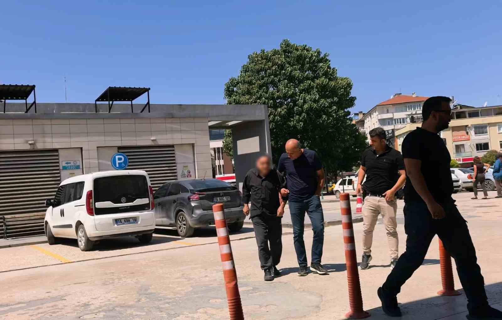 EMNİYETTEKİ İŞLEMLERİNİN ARDINDAN ADLİYEYE SEVK EDİLEN AHMET T., ÇIKARILDIĞI MAHKEMECE TUTUKLANDI