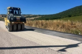 BURSA BÜYÜKŞEHİR BELEDİYESİ, 17 İLÇEDE YOL YENİLEME ÇALIŞMALARI ÇERÇEVESİNDE KARACABEY VE MUSTAFAKEMALPAŞA’DA ULAŞIM AĞINI GÜÇLENDİRMEK AMACIYLA SATHİ KAPLAMA OPERASYONUNA HIZ VERDİ.