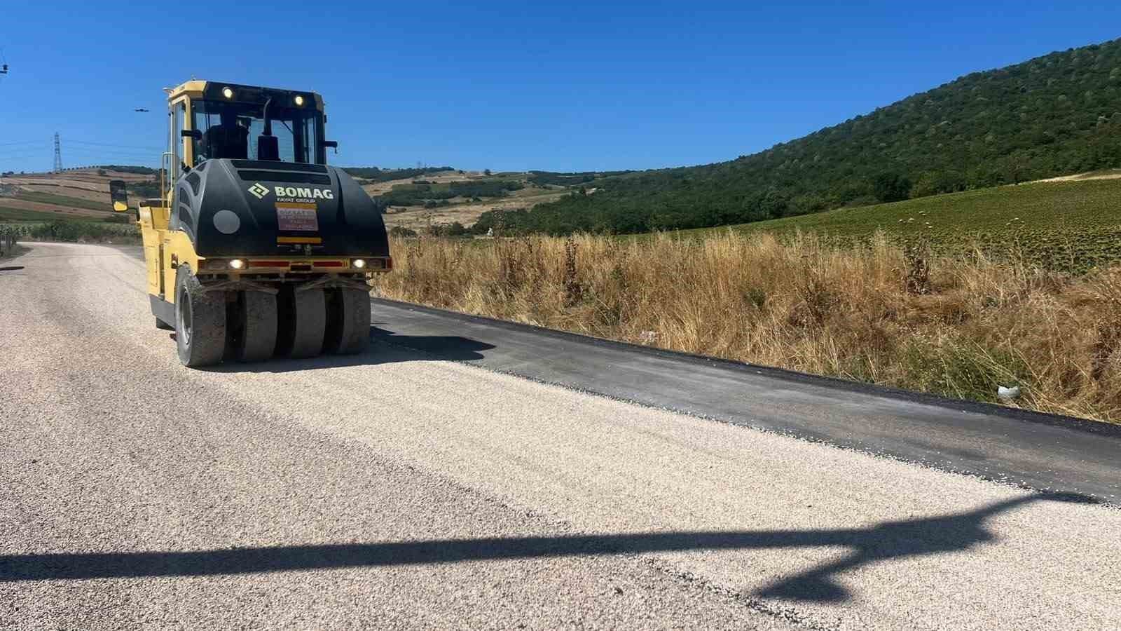 BURSA BÜYÜKŞEHİR BELEDİYESİ, 17 İLÇEDE YOL YENİLEME ÇALIŞMALARI ÇERÇEVESİNDE KARACABEY VE MUSTAFAKEMALPAŞA’DA ULAŞIM AĞINI GÜÇLENDİRMEK AMACIYLA SATHİ KAPLAMA OPERASYONUNA HIZ VERDİ.