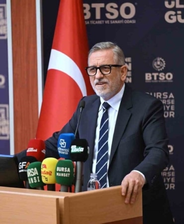 BURSA TİCARET VE SANAYİ ODASI (BTSO) YÖNETİM KURULU BAŞKANI İBRAHİM BURKAY, TEKNOSAB GENİŞLEME ALANINDA HAYATA GEÇİRDİKLERİ TEKNOSAB KOBİ OSB, ORGANİZE TİCARET BÖLGELERİ, İNŞAAT SEKTÖRÜ DEPOLAMA ALANLARI VE YENİ VİZYON PROJELERİNİN LANSMANINI AĞUSTOS AYINDA GERÇEKLEŞTİRECEKLERİNİ AÇIKLADI. "BURSA BÜYÜRSE TÜRKİYE BÜYÜR" MOTTOSUYLA YOLA ÇIKTIKLARINI HATIRLATAN BURKAY, "KOBİ ODAKLI YENİ TEKNOSAB EKOSİSTEMİMİZLE KOBİ'LER BÜYÜRSE BURSA BÜYÜR; BURSA BÜYÜRSE TÜRKİYE BÜYÜR" DEDİ.