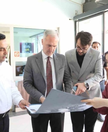 İNEGÖL BELEDİYESİ’NİN TÜBİTAK İŞ BİRLİĞİNDE HAYATA GEÇİRDİĞİ BİLİM MERKEZİ İÇİN BEŞİNCİ MEVSİM KÜLTÜR SANAT MERKEZİ BİNASINDA ÇALIŞMALAR SÜRÜYOR. BİLİM MERKEZİNDE DEVAM EDEN ÇALIŞMALARI BELEDİYE BAŞKANI ALPER TABAN YERİNDE İNCELEDİ.