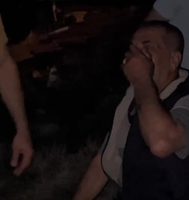 BURSA'NIN OSMANGAZİ İLÇESİNDE ÇIKAN EV YANGININDA, SAĞLIK SORUNLARI NEDENİYLE YÜRÜMEKTE GÜÇLÜK ÇEKEN 55 YAŞINDAKİ ADAM HAYATINI KAYBETTİ. BABANIN FERYATLARI YÜREKLERİ DAĞLARKEN, DAR SOKAK NEDENİYLE İTFAİYE EKİPLERİ YANGINA GÜÇLÜKLE MÜDAHALE ETTİ.