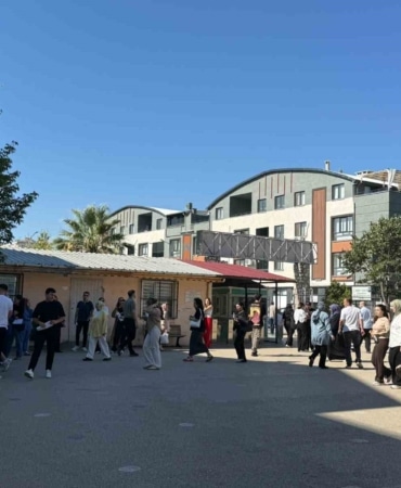 GEMLİK VE ORHANGAZİ ADLİYELERİNDE GÖREVLENDİRİLMEK ÜZERE ALINACAK 11 ZABIT KÂTİBİ KADROSU İÇİN UYGULAMALI KLAVYE SINAVI GERÇEKLEŞTİRİLDİ.
