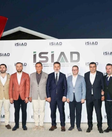 BURSA BÜYÜKŞEHİR BELEDİYESİ BAŞKAN VEKİLİ ŞAHİN BİBA, İDEALİST SANAYİCİ VE İŞ İNSANLARI DERNEĞİ'NİN DÜZENLEDİĞİ TOPLANTIDA, İŞ DÜNYASIYLA KURULAN GÜÇLÜ İLETİŞİME VE KURUMLAR ARASI İŞ BİRLİĞİNE BÜYÜK ÖNEM VERDİKLERİNİ İFADE ETTİ.