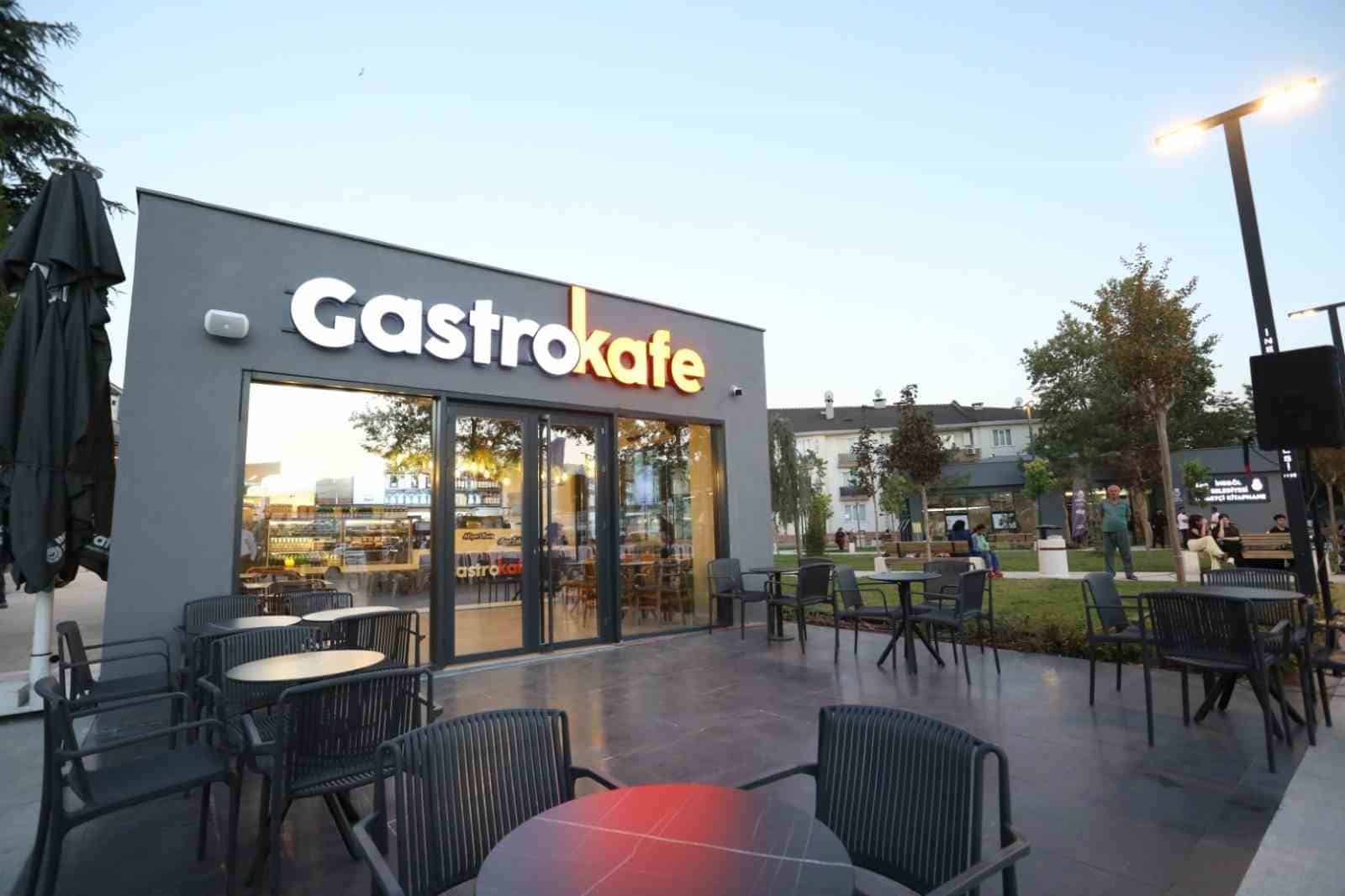 İNEGÖL BELEDİYESİ’NİN ALANYURT KÖY İÇİ BÖLGESİNDE HAYATA GEÇİRDİĞİ MEYDAN PROJESİ TAMAMLANDI. İÇERİSİNDE; GASTRO KAFE, NÖBETÇİ KİTAPHANE, YEŞİL ALANLAR, OTURMA VE DİNLENME ALANLARI, OTOPARK, ATM NOKTASI GİBİ PEK ÇOK İMKANIN SUNULDUĞU MEYDAN, DÜZENLENEN COŞKULU BİR TÖRENLE HİZMETE AÇILDI. BÖLGE HALKI İLK GÜNDEN MEYDANA AKIN ETTİ.