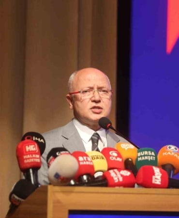 AK PARTİ BURSA 66. İL DANIŞMA MECLİSİ TOPLANTISI'NDA KONUŞAN İL BAŞKANI DAVUT GÜRKAN, ALİ OSMAN SÖNMEZ DEVLET HASTANESİ'NİN 15 AĞUSTOS'TA SAĞLIK BAKANLIĞI'NA TESLİM EDİLECEĞİNİ, BURSA HIZLI TREN HATTINDA İSE BU HAFTA TEST SÜRÜŞLERİNİN BAŞLAYACAĞINI SÖYLEDİ.