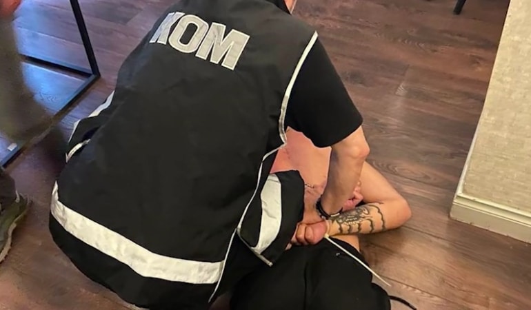 EŞ ZAMANLI OPERASYONDA GÖZALTINA ALINAN 11 ŞÜPHELİDEN 7'Sİ TUTUKLANDI.