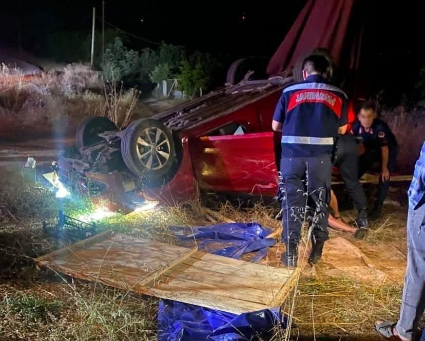 BURSA’NIN İNEGÖL İLÇESİNDE KONTROLDEN ÇIKAN OTOMOBİLİN ŞARAMPOLE YUVARLANMASI SONUCU MEYDANA GELEN KAZADA 3 KİŞİ YARALANDI.