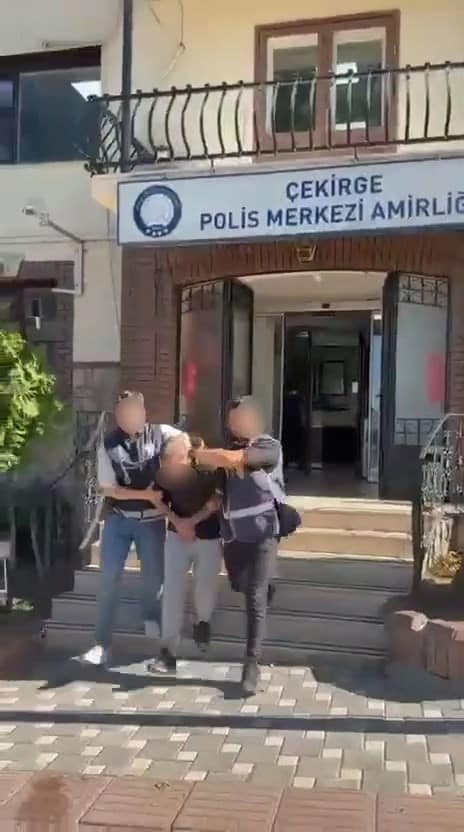 BURSA’DA HAKLARINDA KESİNLEŞMİŞ HAPİS CEZASI BULUNAN 4 ŞAHIS, POLİS EKİPLERİNİN ÇALIŞMALARI SONUCU YAKALANDI.