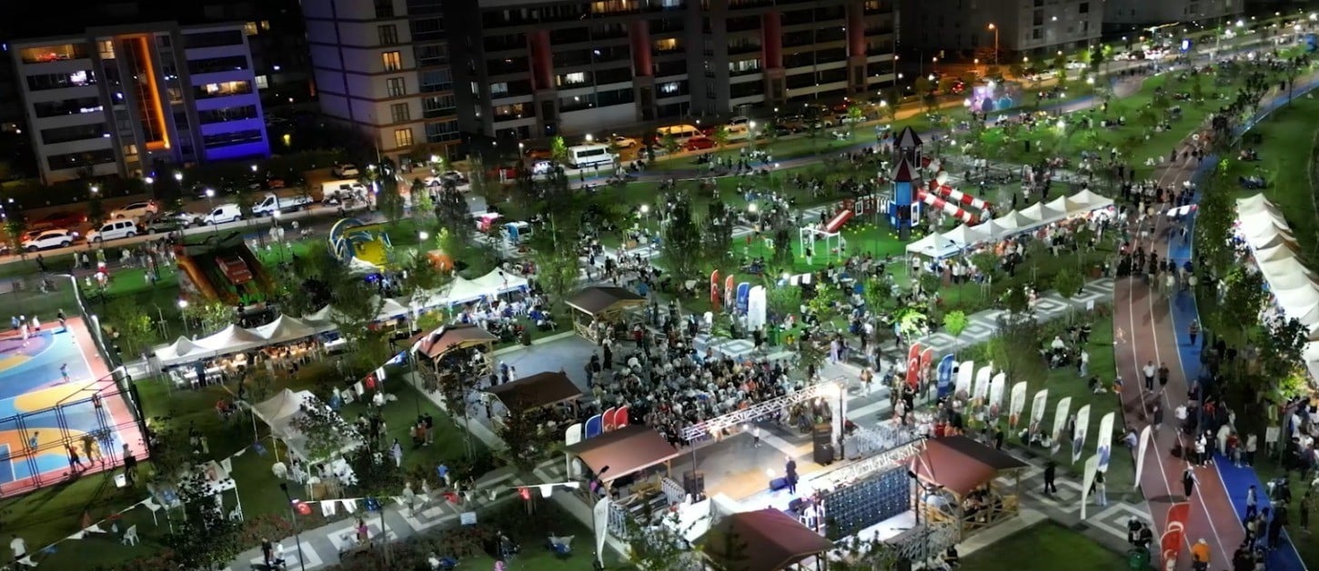 BURSA BÜYÜKŞEHİR BELEDİYESİ TARAFINDAN ‘BURSA’NIN FETHİ’NİN 700. YILI ETKİNLİKLERİ’ KAPSAMINDA DÜZENLENEN İLÇE ŞENLİKLERİ’NİN SON DURAĞI NİLÜFER OLDU.