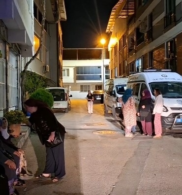 BURSA'NIN NİLÜFER İLÇESİNDE 7 AYLIK HAMİLE BİR KADIN, APARTMANIN BALKONUNDAN DÜŞEREK YAŞAMINI YİTİRDİ. OLAY SIRASINDA EVDE BULUNAN EŞİ, POLİS EKİPLERİNCE GÖZALTINA ALINIRKEN, OLAYLA İLGİLİ GENİŞ ÇAPLI SORUŞTURMA BAŞLATILDI.