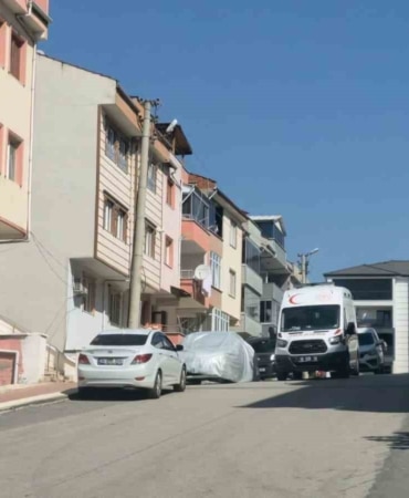 BURSA’NIN İNEGÖL İLÇESİNDE 50 YAŞINDAKİ RAİF BOZDAĞ, EŞİ TARAFINDAN EVDE HAREKETSİZ HALDE BULUNDU.