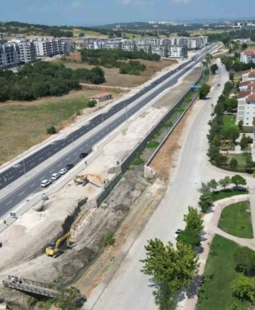 BURSA BÜYÜKŞEHİR BELEDİYESİ, NİLÜFER İLÇESİ 30 AĞUSTOS ZAFER MAHALLESİ’NDE BULUNAN ÜRÜNLÜ DERESİ’NDE ISLAH ÇALIŞMASIYLA EŞ ZAMANLI OLARAK YOL GENİŞLETME VE ÇEVRE DÜZENLEMESİ GERÇEKLEŞTİRİYOR.