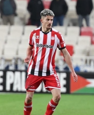 BURSASPOR YENİ TRANSFERİNİ AÇIKLADI: EMİRHAN BAŞYİĞİT