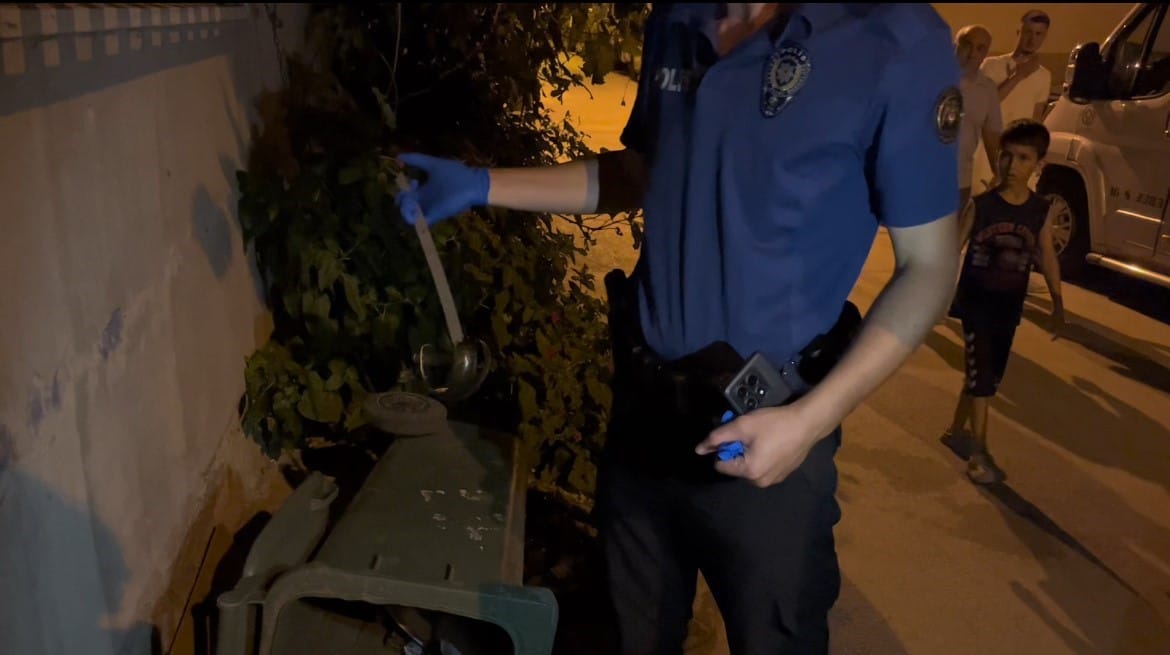 KAVGAYA OYUNCAK KILIÇLA GELMİŞLER