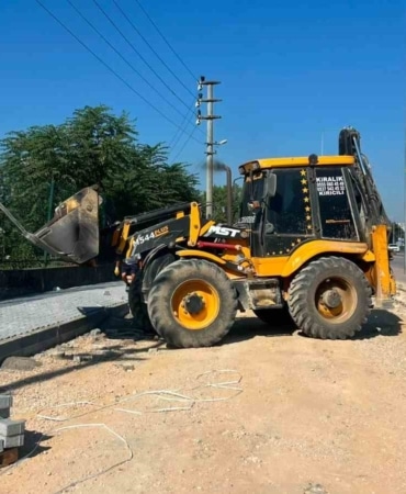 BURSA BÜYÜKŞEHİR BELEDİYESİ, NİLÜFER İLÇESİ LİMAN CADDESİ’NDE YAĞMUR SUYU VE KANALİZASYON HATTI ÇALIŞMALARINI NİHAYETE ERDİREREK PARKE VE ASFALT KAPLAMA SÜRECİNE BAŞLADI.