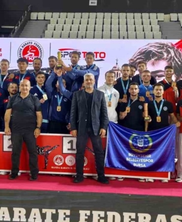 BURSA BÜYÜKŞEHİR BELEDİYESPOR KULÜBÜ SPORCULARI, KATILDIKLARI ULUSAL VE ULUSLARARASI ŞAMPİYONALARDA İMZA ATTIKLARI BAŞARILARLA YENİ MADALYALAR KAZANDI.