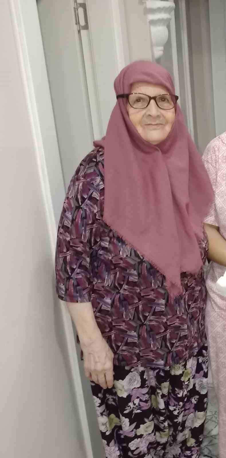 72 YAŞINDAKİ ALZHEİMER HASTASI EMİNE BURAN