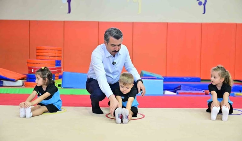 YILDIRIM BELEDİYESİ’NİN DÜZENLEDİĞİ YAZ SPOR OKULLARI, BİNLERCE ÇOCUĞU SPORLA BULUŞTURUYOR.