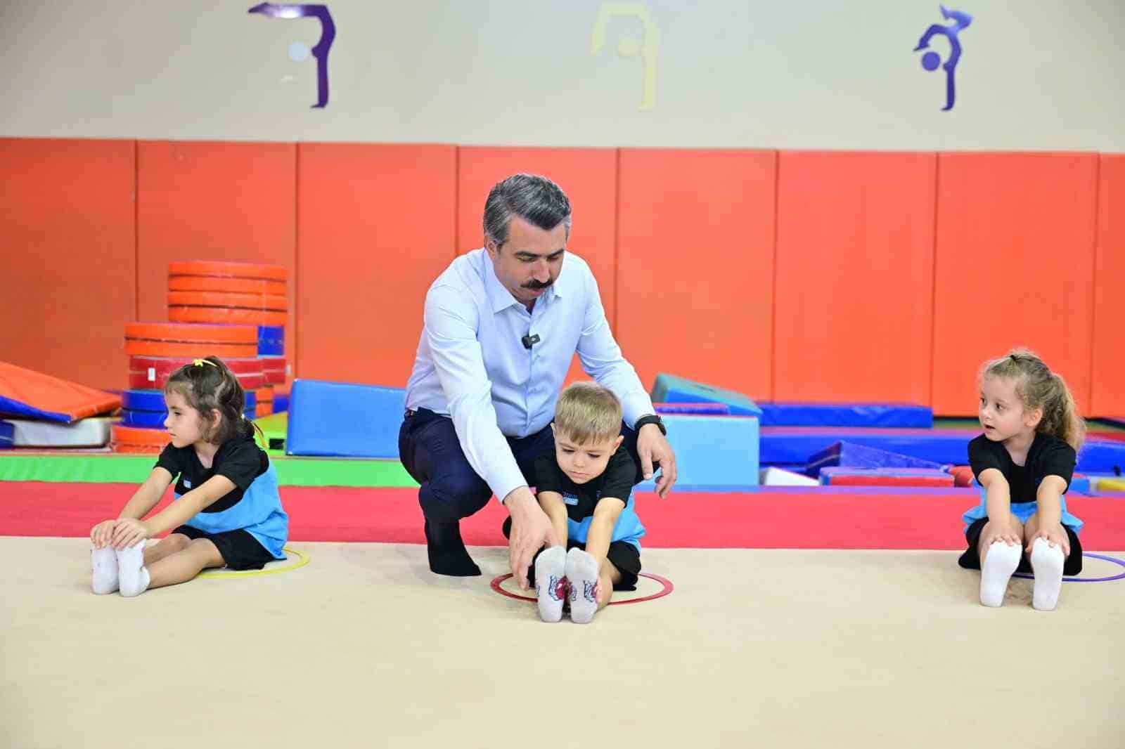 YILDIRIM BELEDİYESİ’NİN DÜZENLEDİĞİ YAZ SPOR OKULLARI, BİNLERCE ÇOCUĞU SPORLA BULUŞTURUYOR.