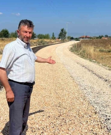 BURSA BÜYÜKŞEHİR BELEDİYESİ, İL GENELİNDE BAŞLATILAN ULAŞIM TEYAKKUZU ÇERÇEVESİNDE İNEGÖL İLÇESİNE BAĞLI 3 MAHALLEDE TOPLAM 10 KİLOMETRELİK GÜZERGAHTA SATHİ KAPLAMA VE YOL GENİŞLETME ÇALIŞMALARINA BAŞLADI.