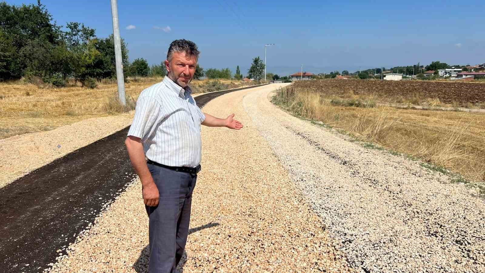 BURSA BÜYÜKŞEHİR BELEDİYESİ, İL GENELİNDE BAŞLATILAN ULAŞIM TEYAKKUZU ÇERÇEVESİNDE İNEGÖL İLÇESİNE BAĞLI 3 MAHALLEDE TOPLAM 10 KİLOMETRELİK GÜZERGAHTA SATHİ KAPLAMA VE YOL GENİŞLETME ÇALIŞMALARINA BAŞLADI.