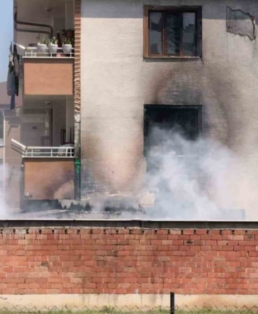 İNEGÖL İLÇESİNDE BİR APARTMANIN BAHÇESİNDE BULUNAN DEPODA ÇIKAN YANGIN PANİĞE NEDEN OLDU.