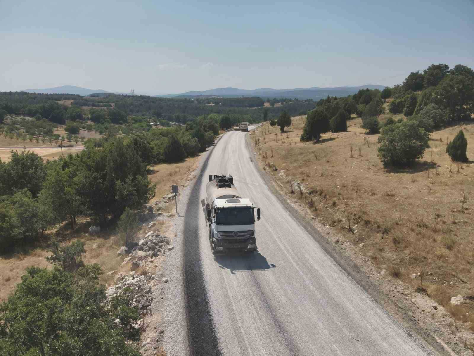 BURSA BÜYÜKŞEHİR BELEDİYESİ, 17 İLÇEDE SÜRDÜRDÜĞÜ ULAŞIM TEYAKKUZU ÇERÇEVESİNDE HARMACIK İLÇESİNDE 5 MAHALLENİN YOLLARINI YENİLEME ÇALIŞMALARINA HIZ VERDİ.