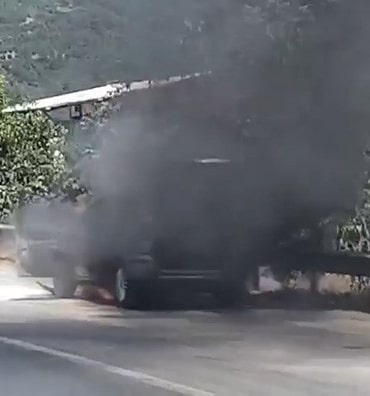 BURSA’DA SEYİR HALİNDEKİ ARAÇTA ÇIKAN YANGIN PANİĞE NEDEN OLDU