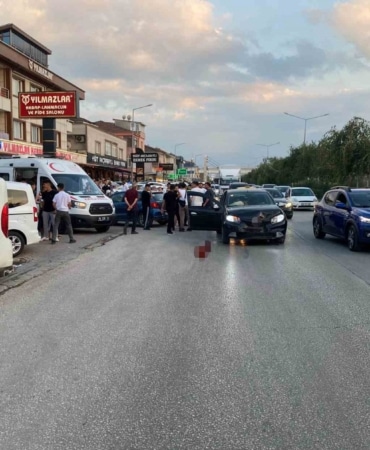 İKİ ARACIN KARIŞTIĞI KAZADA 4 KİŞİ YARALANDI