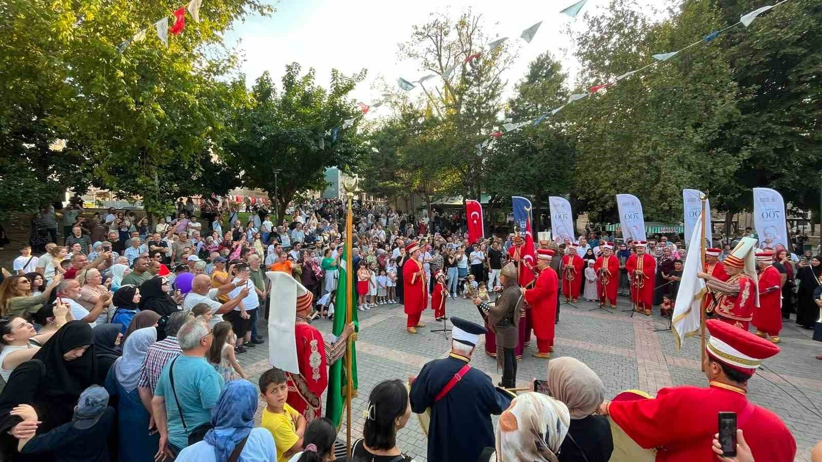 BURSA BÜYÜKŞEHİR BELEDİYESİ, BURSA’NIN FETHİNİN 700’ÜNCÜ YIL DÖNÜMÜ ETKİNLİKLERİ ÇERÇEVESİNDE DÜZENLEDİĞİ ORGANİZASYONLARLA FETİH RUHUNU YAŞATMAYA DEVAM EDİYOR.